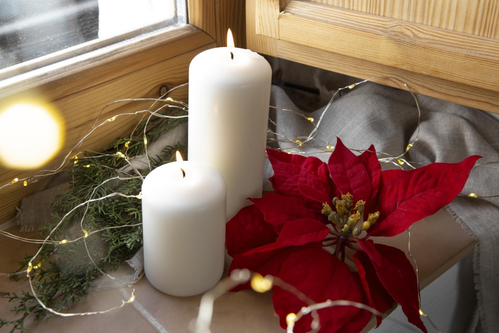 beautiful-red-poinsettia-arrangement.jpg
